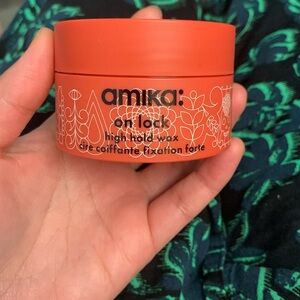 New amika: on lock high hold wax